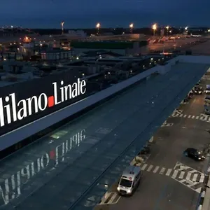 Linate Airport Elegant Suite,tram 1 Minute Away Milano